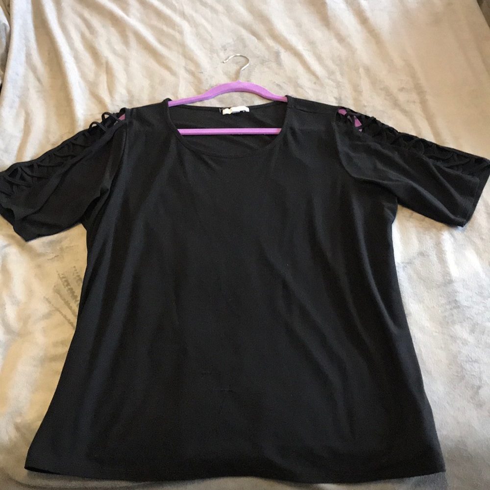 Black Tee